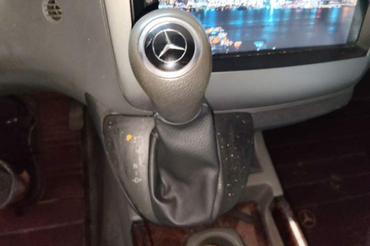 Used Mercedes-Benz Vito 2011 2.5L Elite Edition Gear Lever