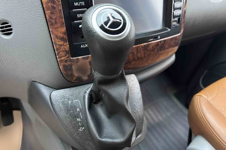Used Mercedes-Benz Vito 2011 2.5L 7-seater executive version Gear Lever