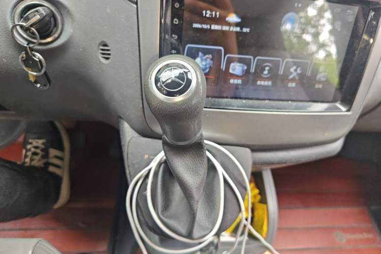 Used Mercedes-Benz Vito 2011 2.5L 7-seater executive version Gear Lever