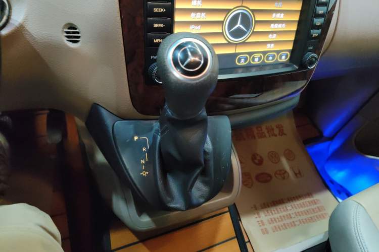 Used Mercedes-Benz Vito 2011 2.5L 7-seater executive version Gear Lever