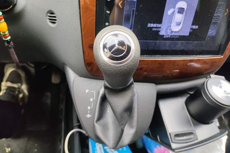 Used Mercedes-Benz Vito 2011 2.5L Elite Edition Gear Lever