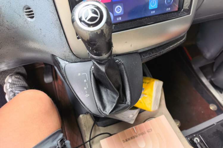 Used Mercedes-Benz Vito 2011 2.5L Elite Edition Gear Lever
