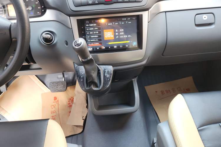 Used Mercedes-Benz Vito 2011 2.5L 7-seater executive version Gear Lever