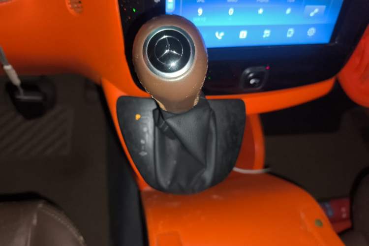 Used Mercedes-Benz Vito 2011 2.5L 7-seater executive version Gear Lever