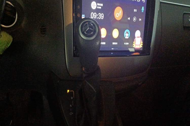 Used Mercedes-Benz Vito 2011 2.5L 7-seater executive version Gear Lever