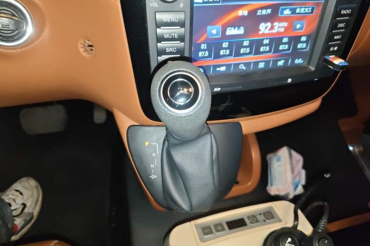 Used Mercedes-Benz Vito 2011 2.5L 7-seater executive version Gear Lever