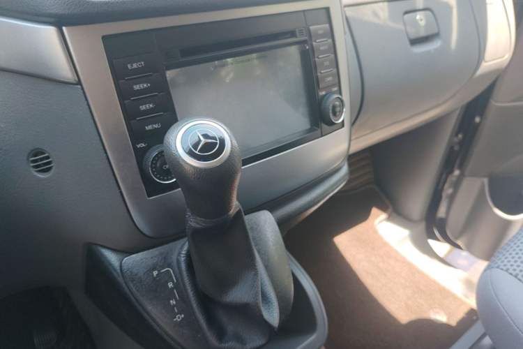 Used Mercedes-Benz Vito 2011 2.5L Elite Edition Gear Lever