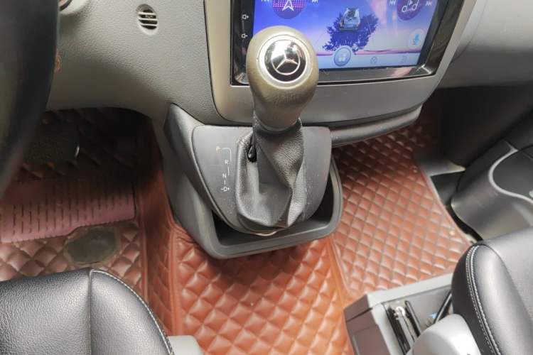 Used Mercedes-Benz Vito 2011 2.5L Elite Edition Gear Lever