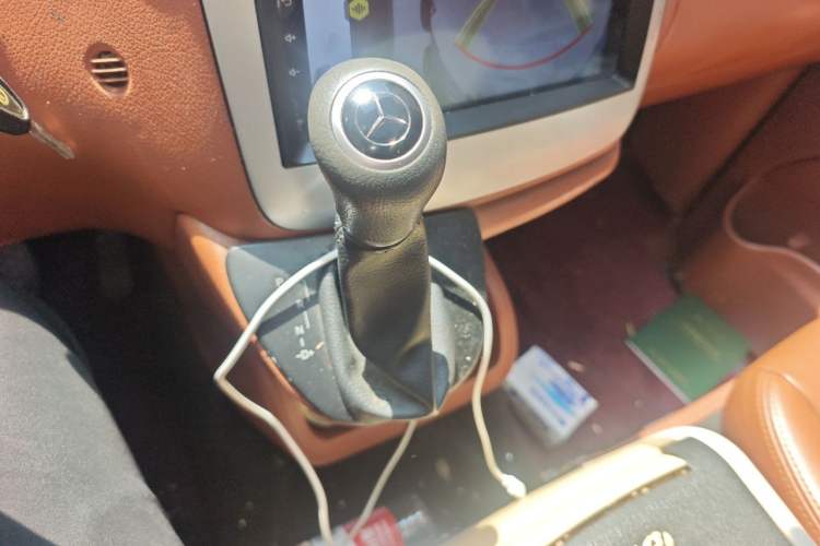 Used Mercedes-Benz Vito 2011 2.5L 7-seater executive version Gear Lever