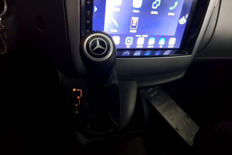 Used Mercedes-Benz Vito 2011 2.5L Elite Edition Gear Lever