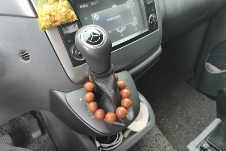 Used Mercedes-Benz Vito 2011 2.5L 7-seater executive version Gear Lever