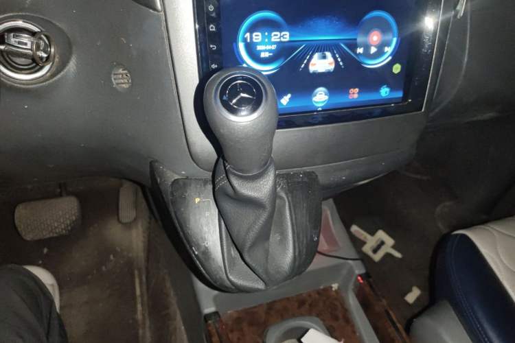 Used Mercedes-Benz Vito 2011 2.5L 7-seater executive version Gear Lever