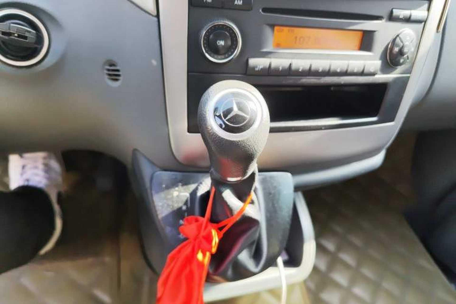 Used Mercedes-Benz Vito 2011 2.5L 7-seater executive version Gear Lever