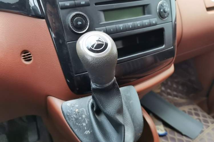 Used Mercedes-Benz Vito 2011 2.5L Elite Edition Gear Lever