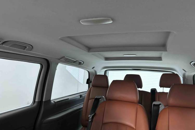 Used Mercedes-Benz Vito 2011 2.5L 7-seater executive version Headliner