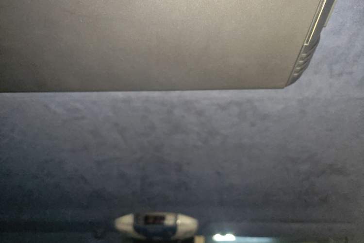 Used Mercedes-Benz Vito 2011 2.5L 7-seater executive version Headliner