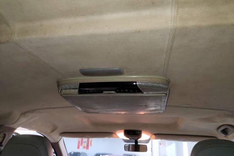 Used Mercedes-Benz Vito 2011 2.5L 7-seater executive version Headliner