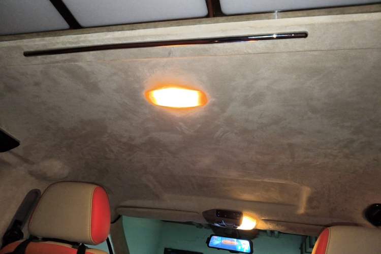Used Mercedes-Benz Vito 2011 2.5L Elite Edition Headliner