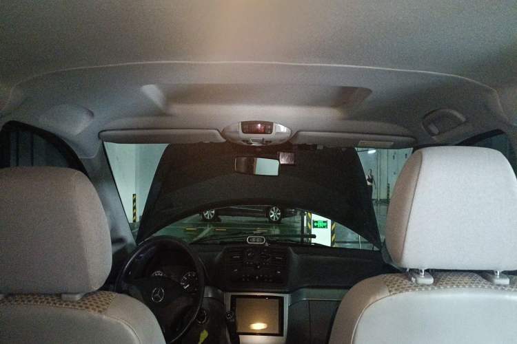 Used Mercedes-Benz Vito 2011 2.5L 7-seater executive version Headliner