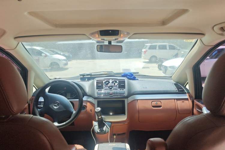 Used Mercedes-Benz Vito 2011 2.5L 7-seater executive version Headliner
