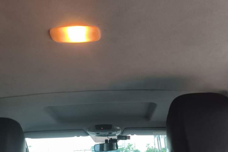 Used Mercedes-Benz Vito 2011 2.5L 7-seater executive version Headliner