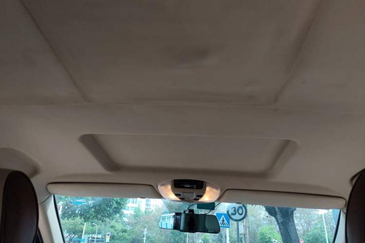 Used Mercedes-Benz Vito 2011 2.5L 7-seater executive version Headliner