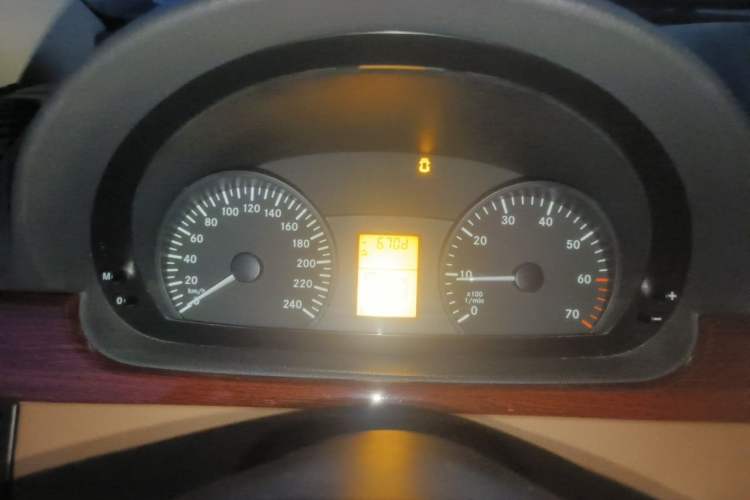 Used Mercedes-Benz Vito 2011 2.5L 7-seater executive version Instrument Cluster