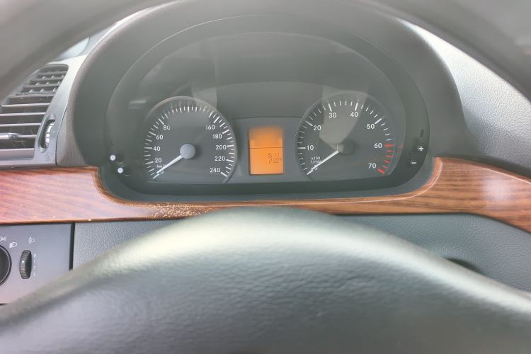 Used Mercedes-Benz Vito 2011 2.5L 7-seater executive version Instrument Cluster