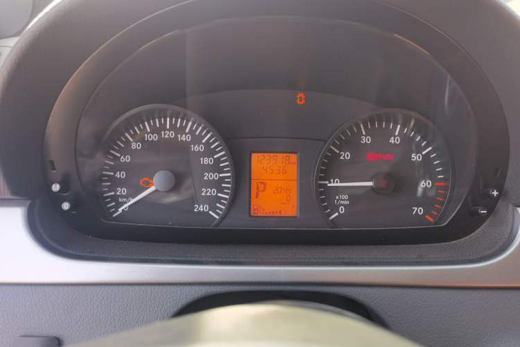 Used Mercedes-Benz Vito 2011 2.5L Elite Edition Instrument Cluster