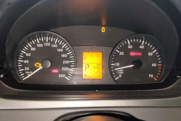 Used Mercedes-Benz Vito 2011 2.5L Elite Edition Instrument Cluster