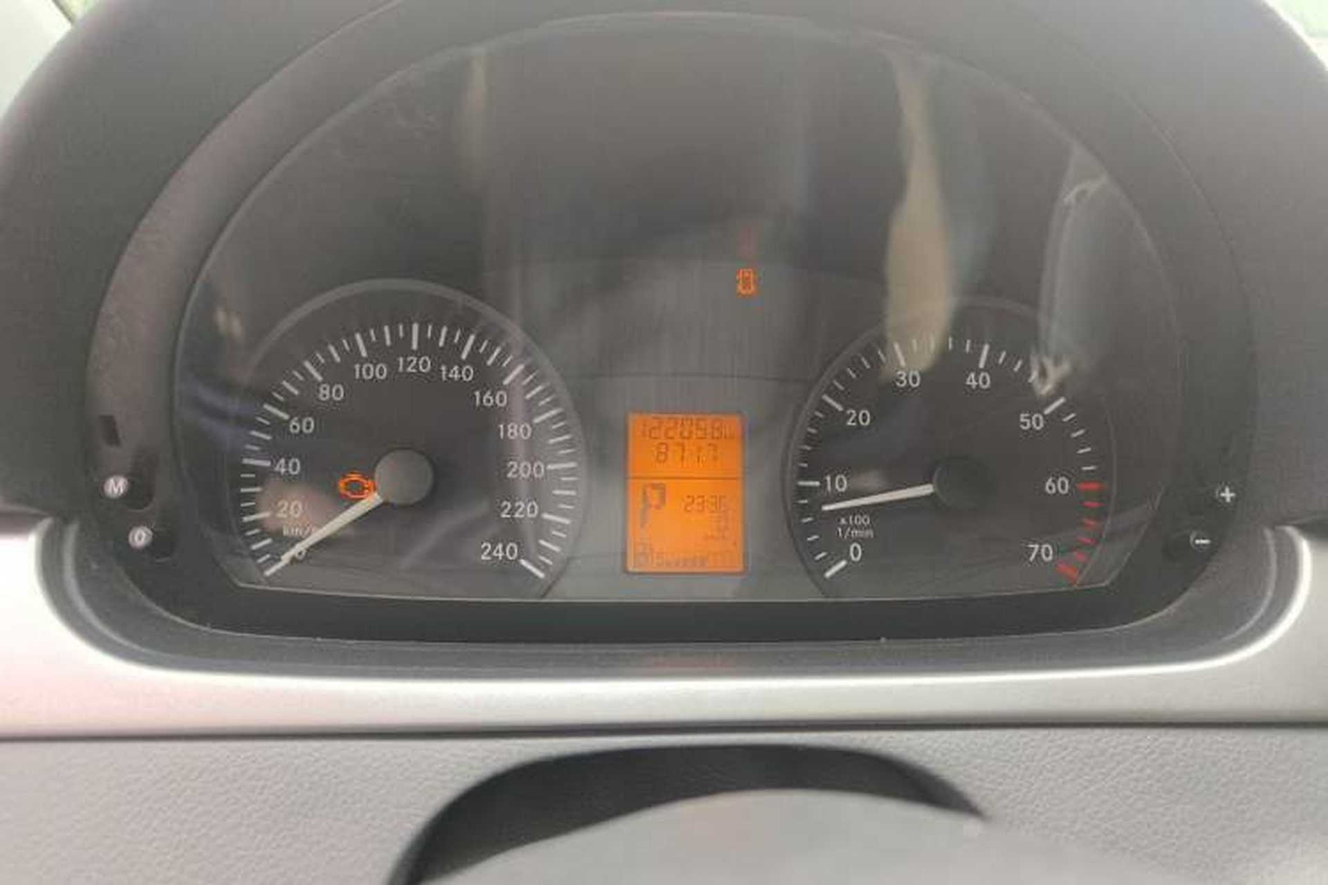 Used Mercedes-Benz Vito 2011 2.5L 7-seater executive version Instrument Cluster