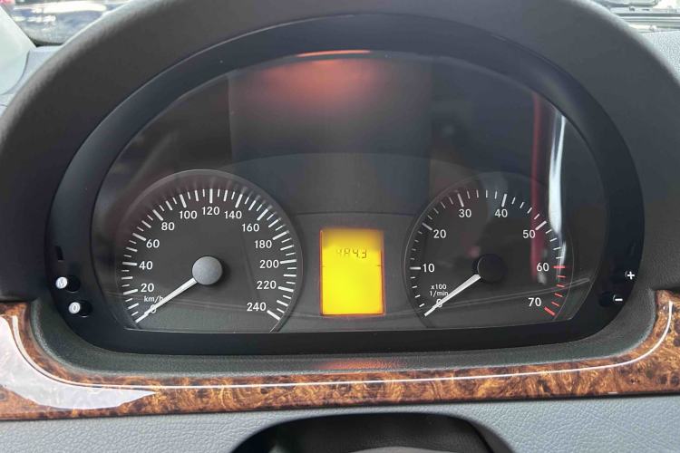 Used Mercedes-Benz Vito 2011 2.5L 7-seater executive version Instrument Cluster