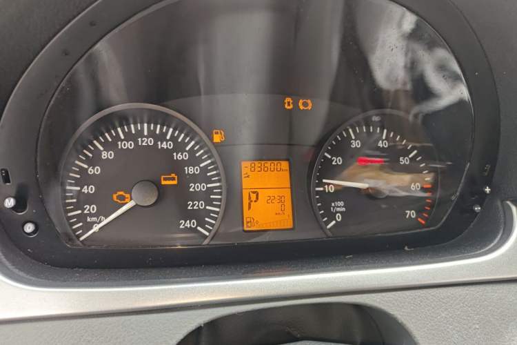 Used Mercedes-Benz Vito 2011 2.5L 7-seater executive version Instrument Cluster