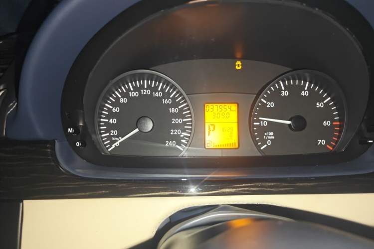 Used Mercedes-Benz Vito 2011 2.5L 7-seater executive version Instrument Cluster