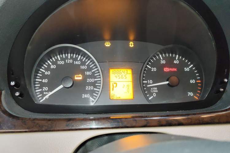 Used Mercedes-Benz Vito 2011 2.5L 7-seater executive version Instrument Cluster