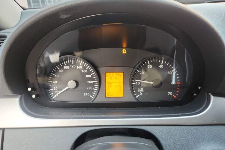 Used Mercedes-Benz Vito 2011 2.5L 7-seater executive version Instrument Cluster