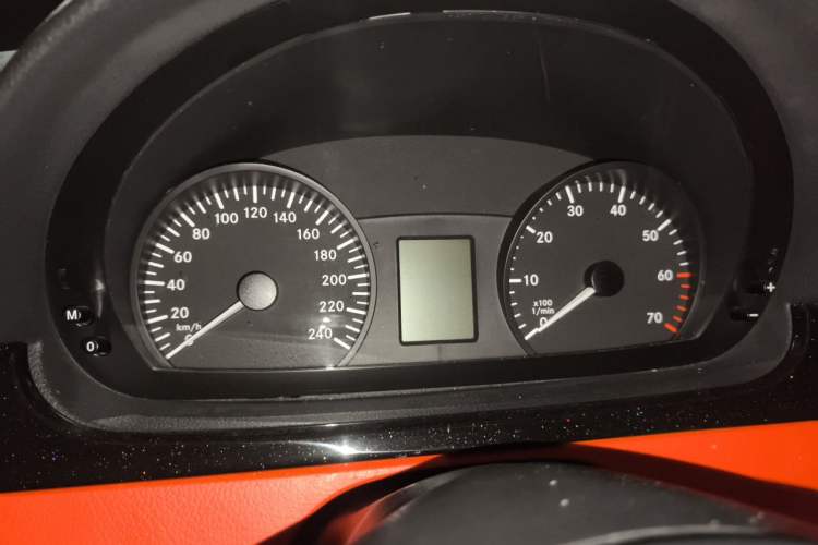 Used Mercedes-Benz Vito 2011 2.5L 7-seater executive version Instrument Cluster
