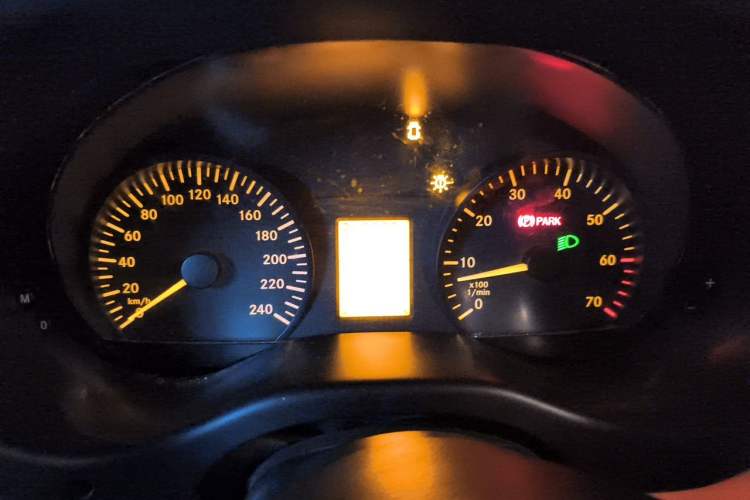 Used Mercedes-Benz Vito 2011 2.5L Elite Edition Instrument Cluster
