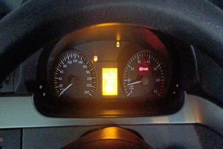 Used Mercedes-Benz Vito 2011 2.5L 7-seater executive version Instrument Cluster
