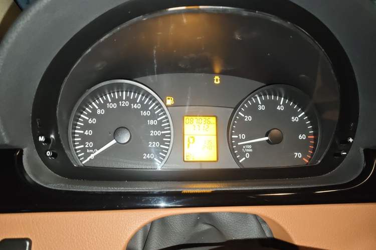 Used Mercedes-Benz Vito 2011 2.5L 7-seater executive version Instrument Cluster