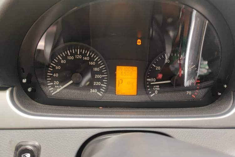 Used Mercedes-Benz Vito 2011 2.5L Elite Edition Instrument Cluster