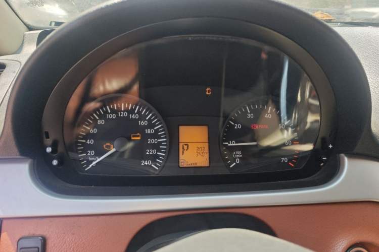 Used Mercedes-Benz Vito 2011 2.5L 7-seater executive version Instrument Cluster