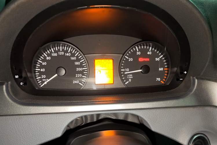 Used Mercedes-Benz Vito 2011 2.5L Elite Edition Instrument Cluster