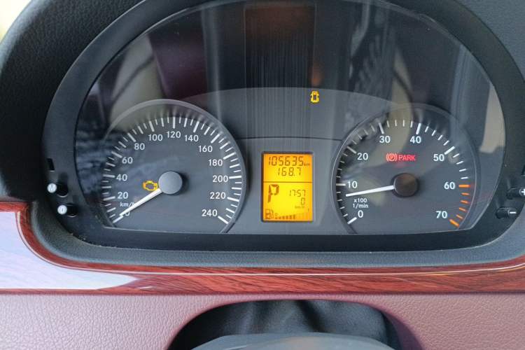 Used Mercedes-Benz Vito 2011 2.5L 7-seater executive version Instrument Cluster