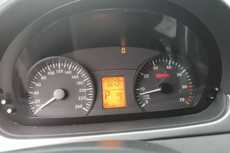 Used Mercedes-Benz Vito 2011 2.5L 7-seater executive version Instrument Cluster