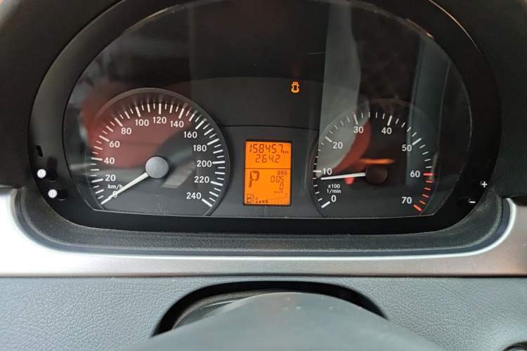 Used Mercedes-Benz Vito 2011 2.5L 7-seater executive version Instrument Cluster