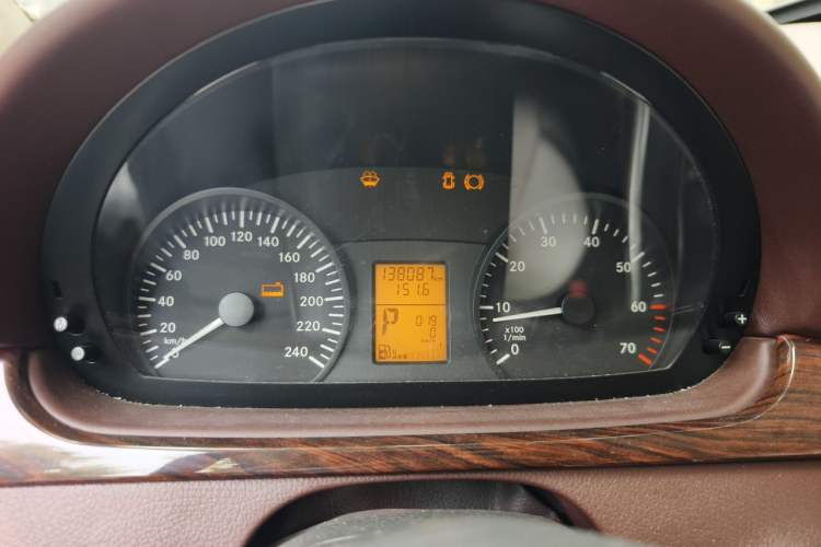 Used Mercedes-Benz Vito 2011 2.5L 7-seater executive version Instrument Cluster