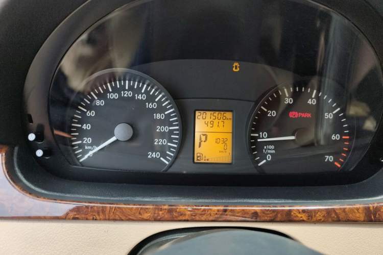 Used Mercedes-Benz Vito 2011 2.5L 7-seater executive version Instrument Cluster