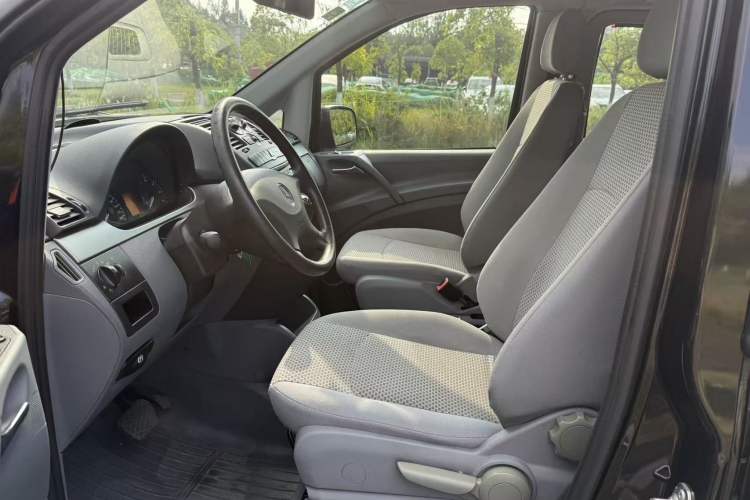Used Mercedes-Benz Vito 2011 2.5L 7-seater executive version Interior 1