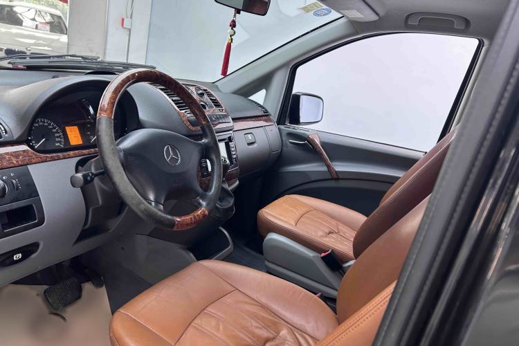 Used Mercedes-Benz Vito 2011 2.5L 7-seater executive version Interior 1
